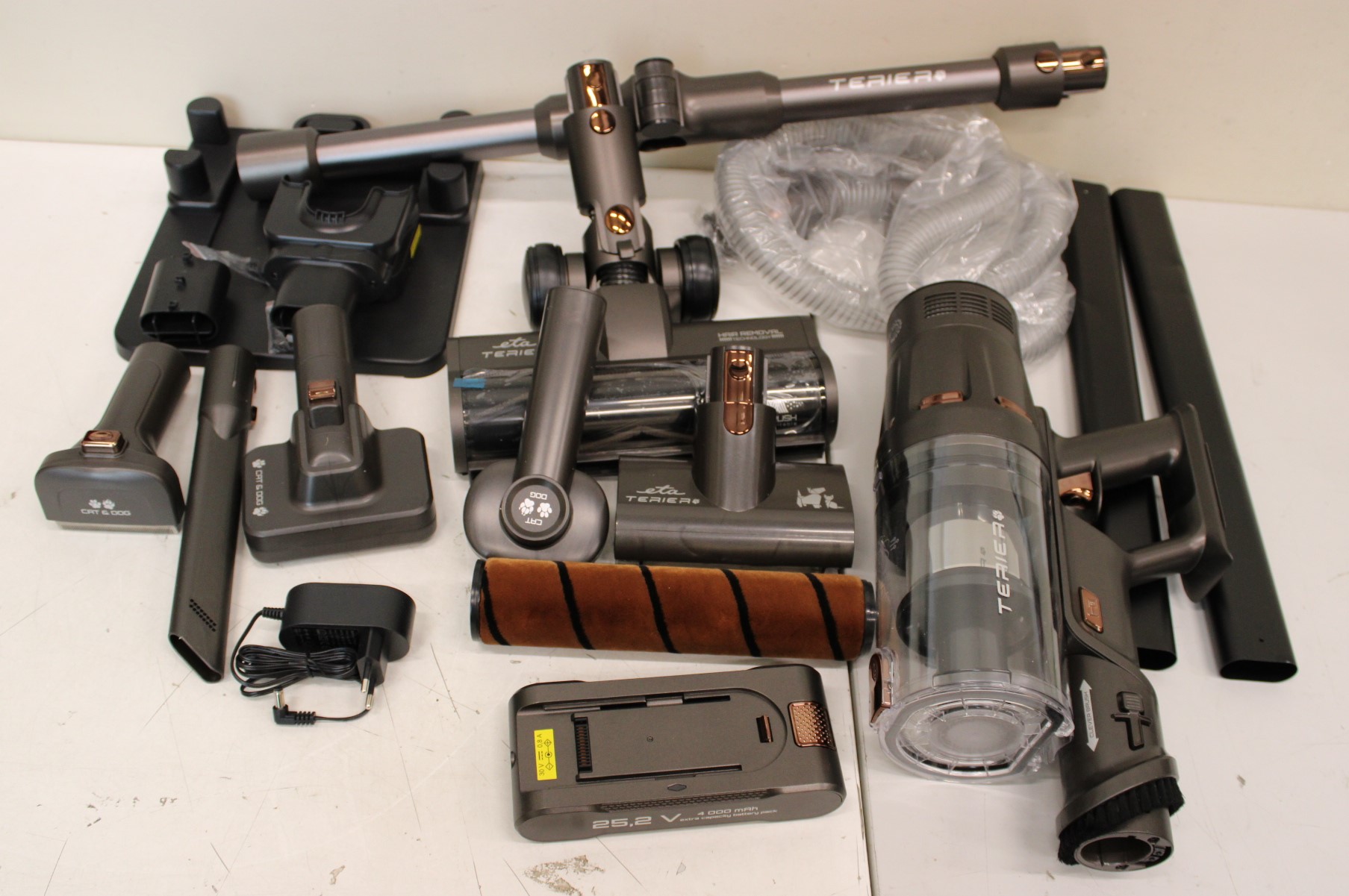 Y ETA Vacuum Cleaner - ETA524790000 Terier - Cordless operating - Handstick - 500 W - 25.2 V - Operating time (max) 80 min - Brown - Warranty 24 month(s) - UNPACKED, USED, DAMAGED ACCESORIES