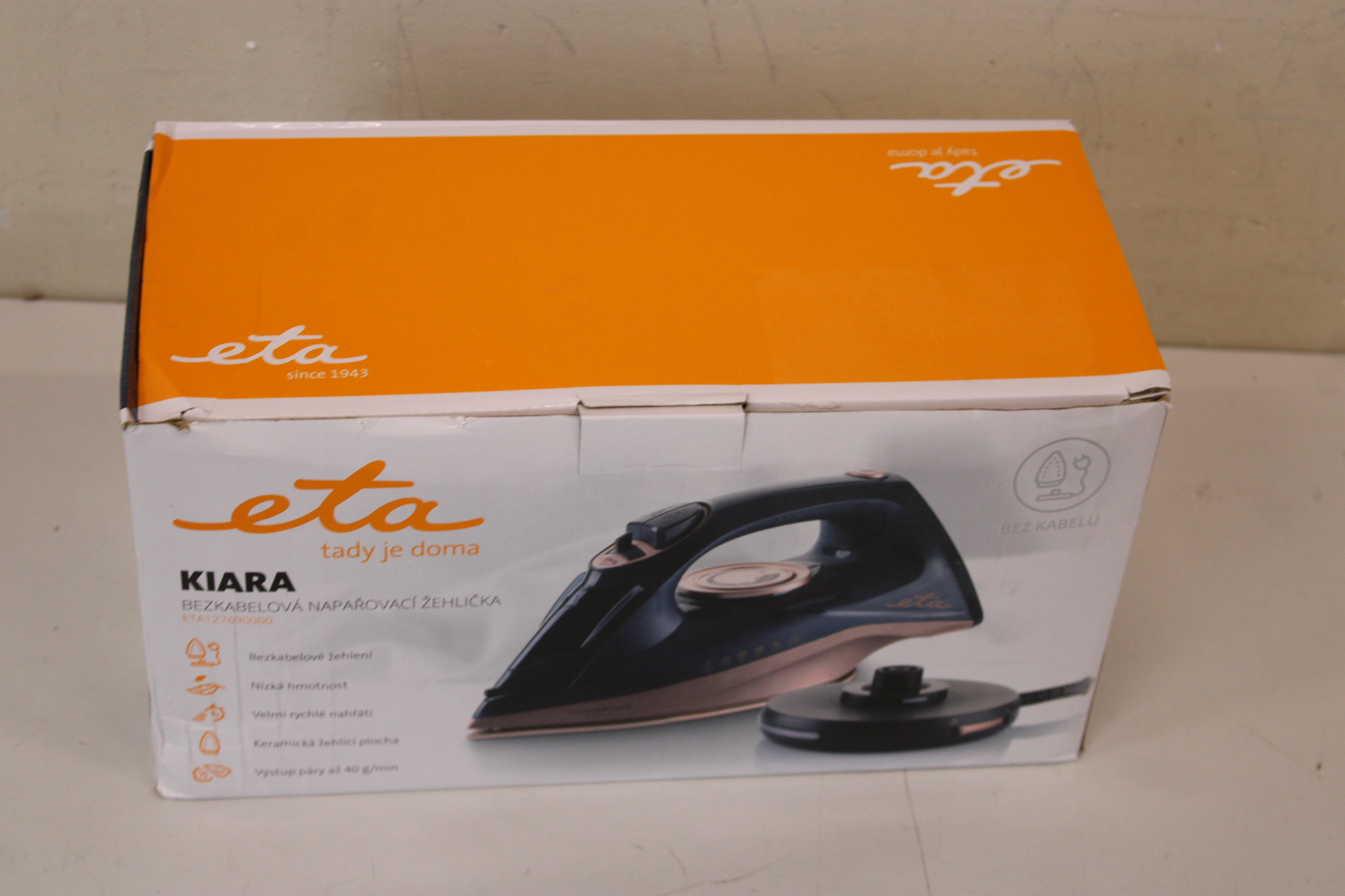 SALE OUT. ETA ETA127690000 Kiara Iron, Ceramic, 2200 W, Water tank 220 ml, Black - ETA - Iron - Kiara ETA127690000 - Cordless Steam Iron - 2200 W - Water tank capacity 220 ml - Continuous steam 40 g/min - Steam boost performance 90 g/min - Black - DAMAGED