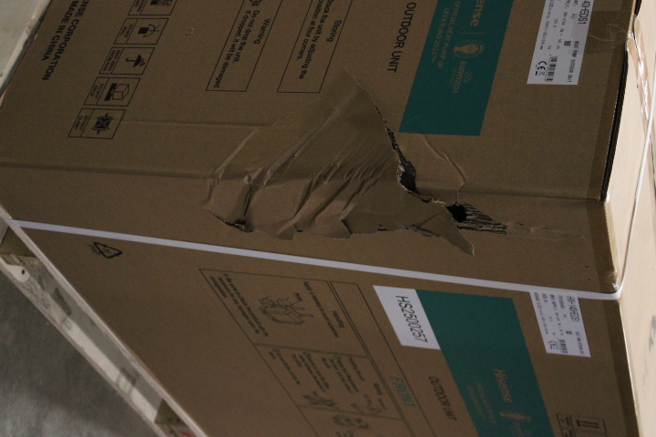 SALE OUT. Hisense Hi-Therma 14 kw heat pump Split type Outdoor unit - Hisense - AHW-140HEDS1 - Hi-Therma 14 kw heat pump Split type Outdoor unit - DAMAGED PACKAGING, BENT GRID PARTS