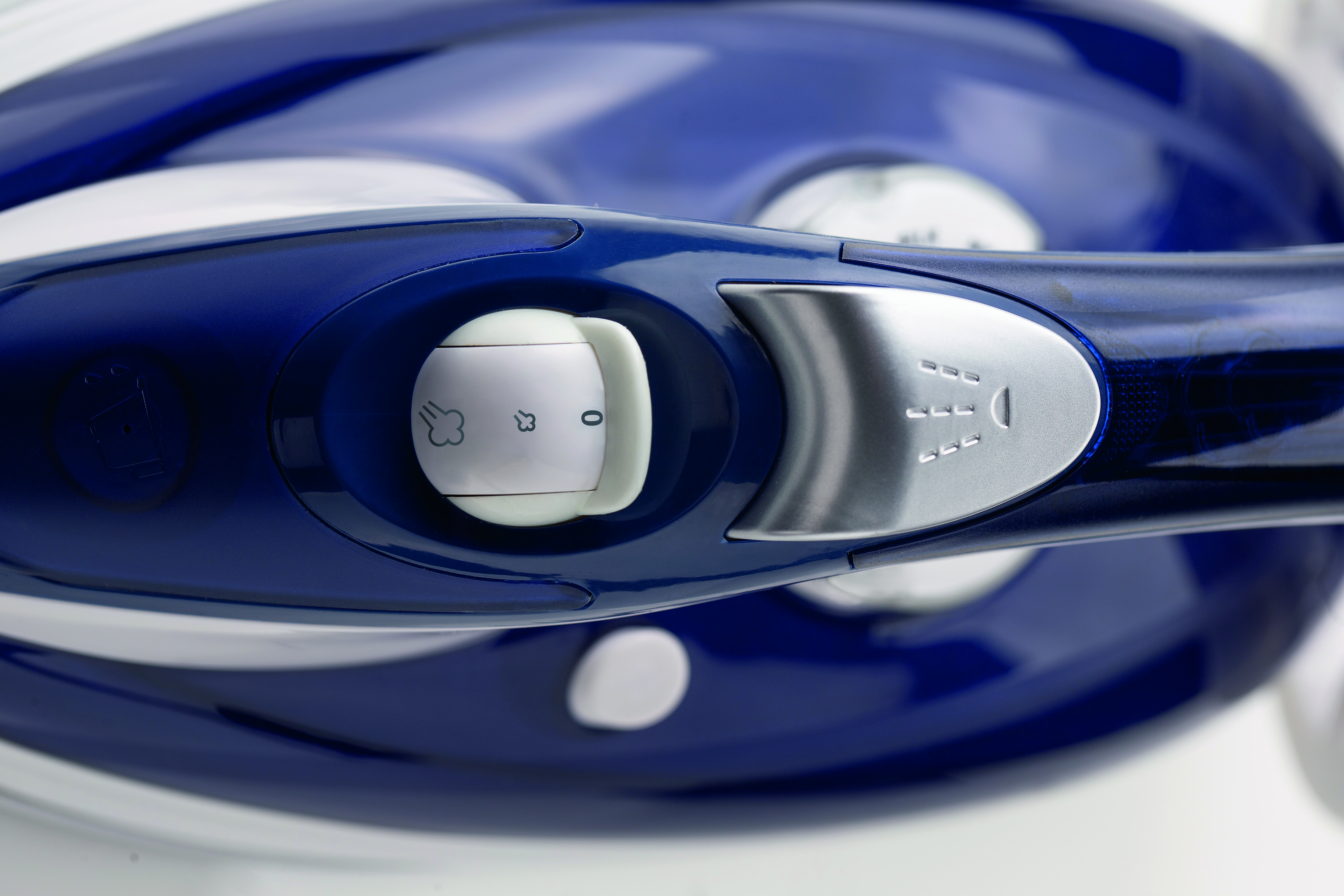 Gorenje - Steam Iron - SIH2600BLC - Steam Iron - 2600 W - Water tank capacity 350 ml - Continuous steam 30 g/min - Steam boost performance 95 g/min - Blue/White