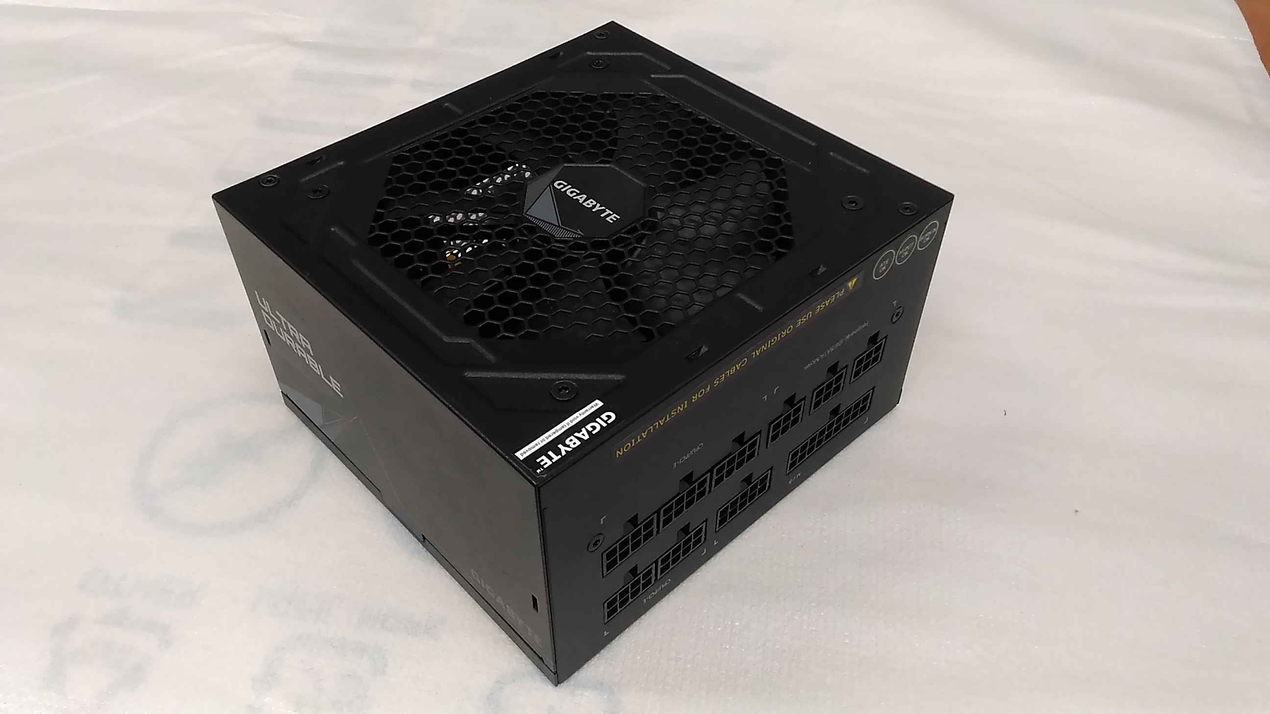 SALE OUT. Gigabyte PSU - GP-UD1000GM - 1000 W - GOLD - USED, REFURBISHED, MISSING MANUALS AND SOME CABLES (PCI-E, SATA, PERIPHERAL)