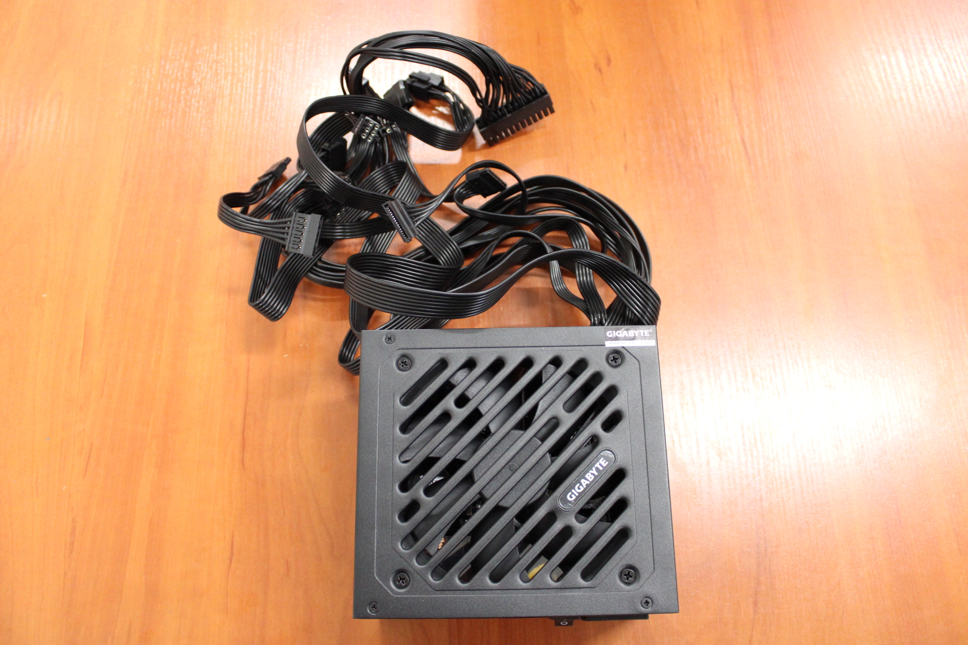SALE OUT. Gigabyte PSU - GP-P550SS GEU1 - 550 W - USED, REFURBISHED,WITHOUT ORIGINAL PACKAGING, MANUAL AND ACCESSORIES.