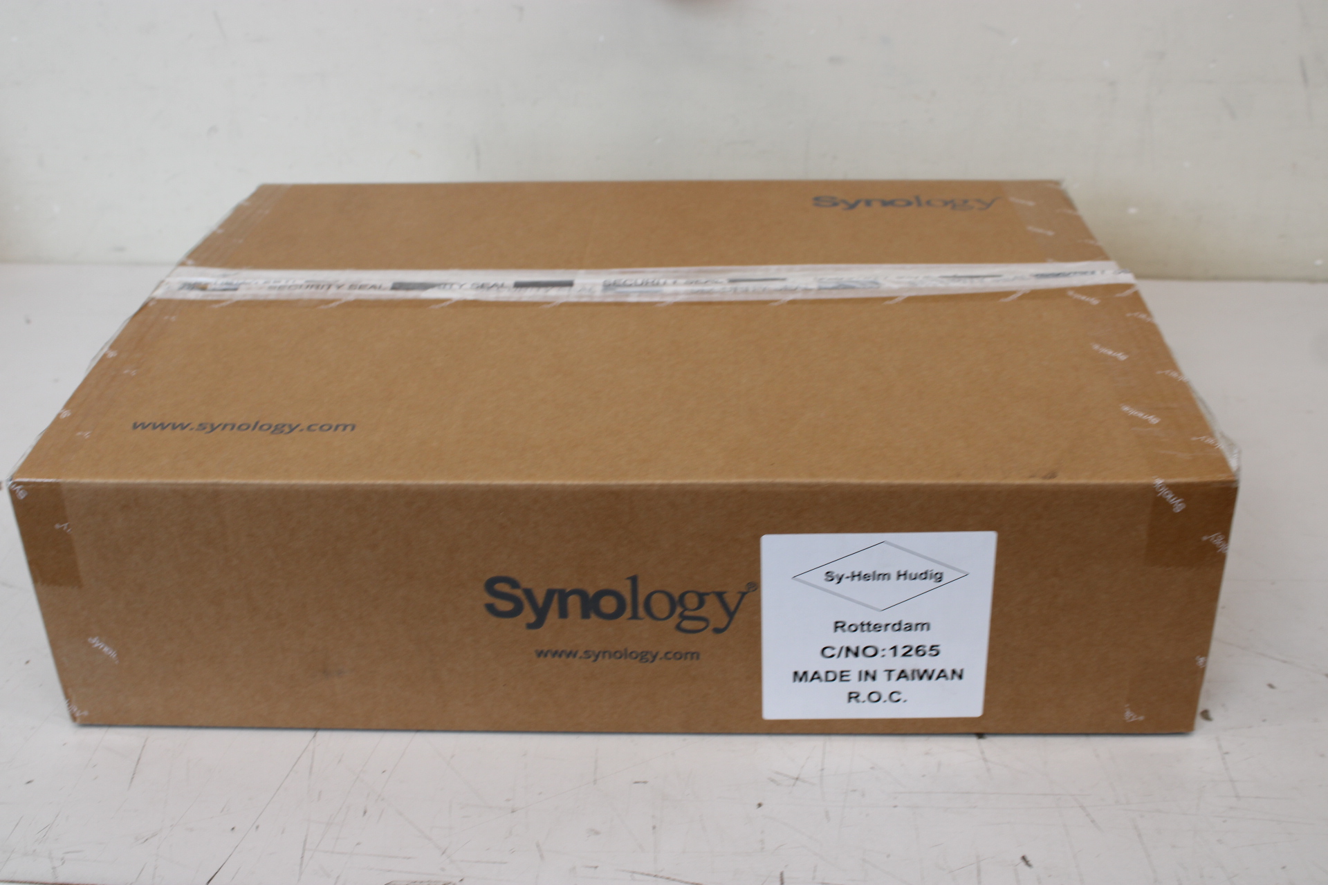 SALE OUT. Synology RS422+ - Up to 4 HDD/SSD Hot-Swap - AMD Ryzen - Ryzen R1600 - Processor frequency 2.6 GHz - 2 GB - DDR4 - UNPACKED, SCRATCHED ON TOP