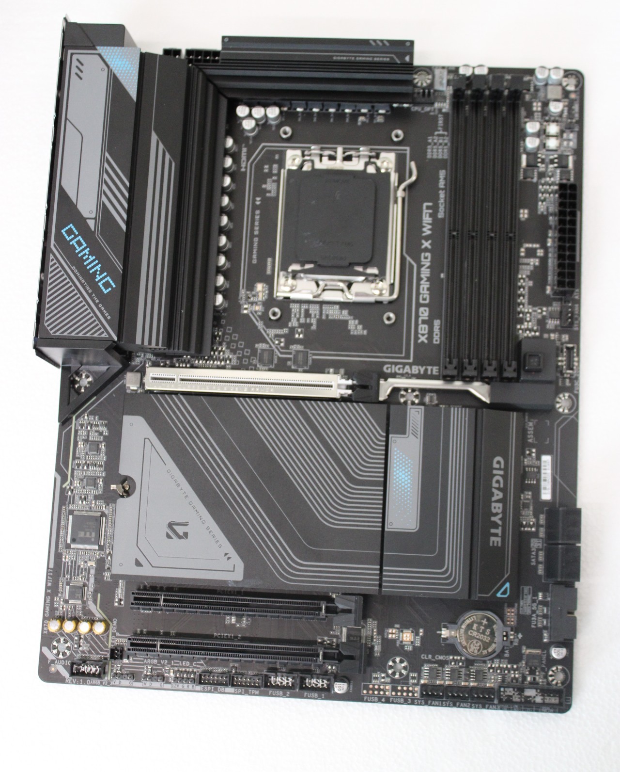 SALE OUT. Gigabyte X870 GAMING X WIFI7 1.0 - Processor family AMD - Processor socket AM5 - DDR5 - Supported hard disk drive interfaces SATA, M.2 - Number of SATA connectors 4 - REFURBISHED, USED, WITHOUT INSTRUCTIONS, ORIGINAL BOX, ANTENNA