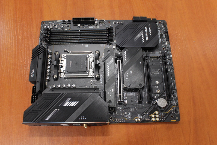 SALE OUT. - MSI MAG X670E TOMAHAWK WIFI - Processor family AMD - Processor socket AM5 - DDR5 - Number of SATA connectors 4 - USED, REFURBISHED, WITHOUT ACCESSORIES AND ORIGINAL PACKAGING, ONLY BACK PANEL INCLUDED