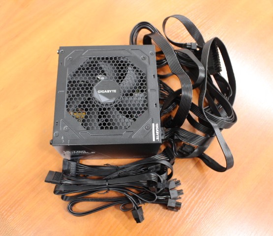SALE OUT. Gigabyte PSU - GP-UD850GM - 850 W - USED, REFURBISHED, MISSING MANUALS AND ACCESSORIES,SCRATCHED.