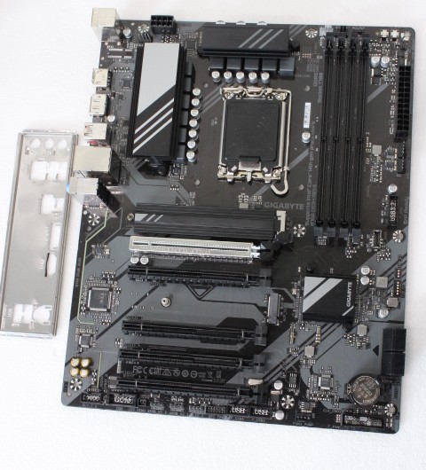 SALE OUT. Gigabyte B760 DS3H GEN5 1.0 - Processor family Intel - Processor socket LGA1700 - DDR5 - Supported hard disk drive interfaces M.2, SATA - Number of SATA connectors 4 - USED, REFURBISHED, WITHOUT ORIGINAL PACKAGING AND ACCESSORIES, ONLY BACK PANE
