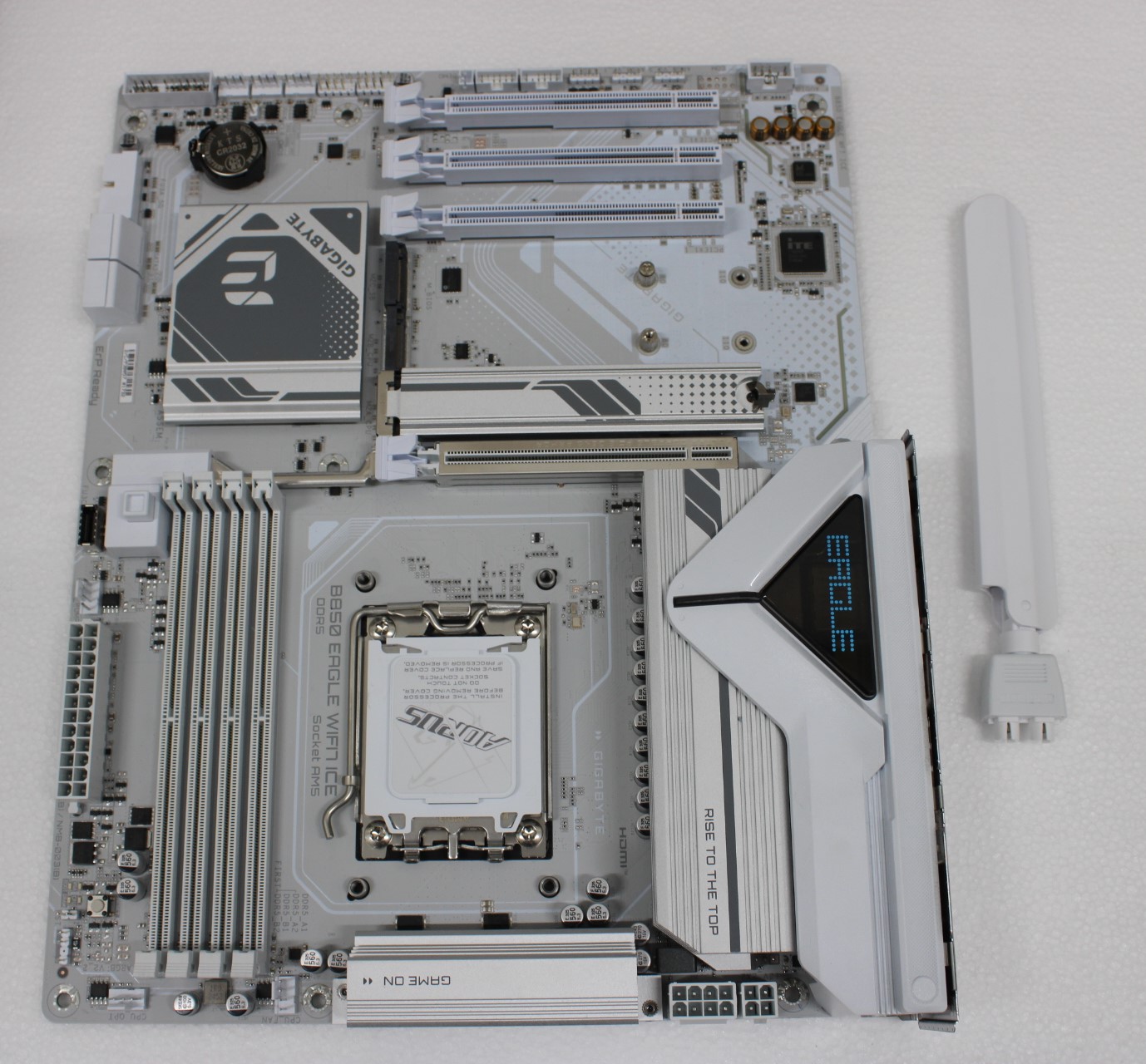 SALE OUT. Gigabyte B850 EAGLE WF7 ICE - Processor family AMD - Processor socket AM5 - Number of SATA connectors 4 - USED, REFURBISHED, WITHOUT ACCESSORIES, ONLY BACK PANEL, AND ANTENA INCLUDED