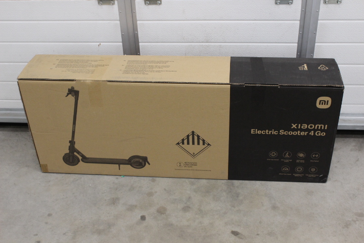 SALE OUT. Xiaomi Electric Scooter 4 Go EU - Xiaomi Electric Scooter 4 Go EU - 250 W - 20 km/h - 8.1 " - 3 month(s) - Black/Orange - USED