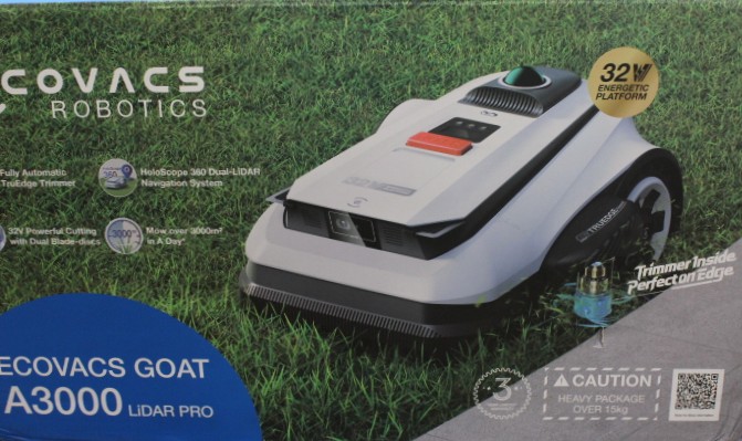SALE OUT. - Ecovacs Lawn Mower - GOAT A3000 LiDAR PRO - 7500 Ah - White - DAMAGED PACKAGING, USED AND DIRTY