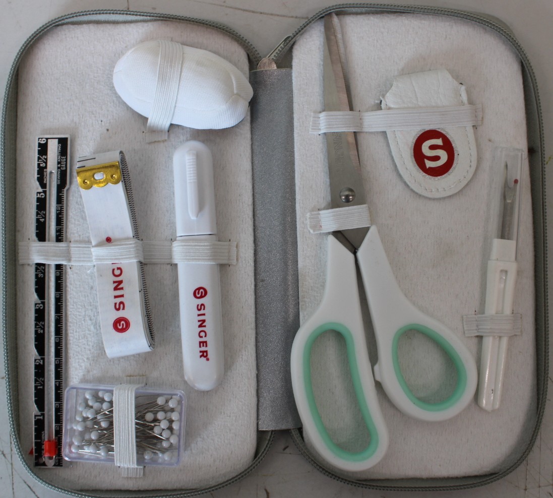 SALE OUT. - Singer Premium Sewing Kit - Mint - 24 month(s) - DAMAGED PACKAGING, DIRTY PARTS